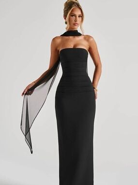 Elegant Strapless Black Evening Gown with Sheer Scarf